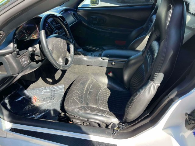 Used 2004 Chevrolet Corvette Convertible w/ Preferred Equipment Group RWD image 22