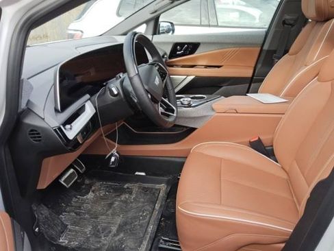 Used 2025 Cadillac Optiq Luxury 2 w/ LPO, Floor Liner Package AWD/4WD image 8