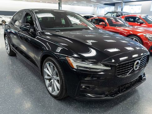 Used 2021 Volvo S60 T5 Momentum w/ Advanced Package AWD/4WD image 3