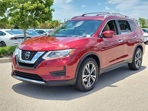 Used 2019 Nissan Rogue SV w/ Premium Package FWD image 3