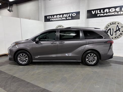 Used 2021 Toyota Sienna LE image 9