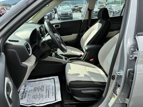 Used 2025 Hyundai Venue SEL FWD image 8