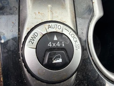 Used 2018 Nissan Pathfinder SV AWD/4WD image 9