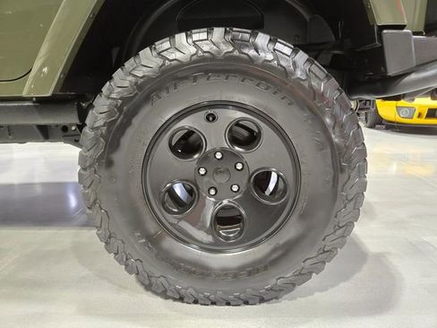 Used 2016 Jeep Wrangler Unlimited Rubicon w/ Connectivity Group AWD/4WD image 17