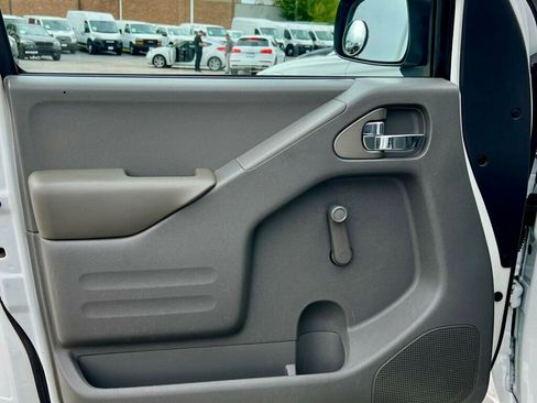 Used 2017 Nissan Frontier S image 11