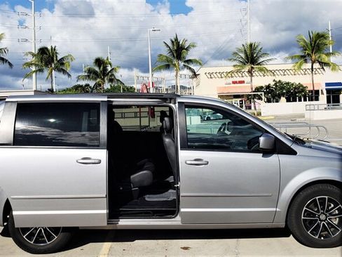 Used 2017 Dodge Grand Caravan GT FWD image 8