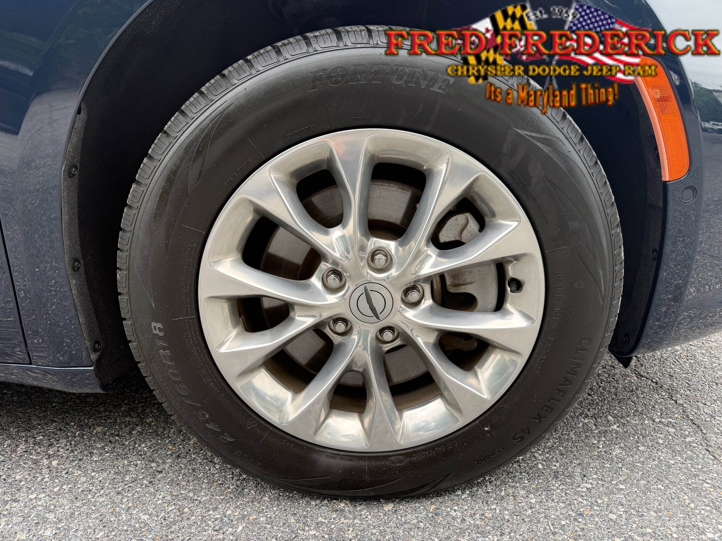 Used 2023 Chrysler Pacifica Touring-L AWD/4WD image 10