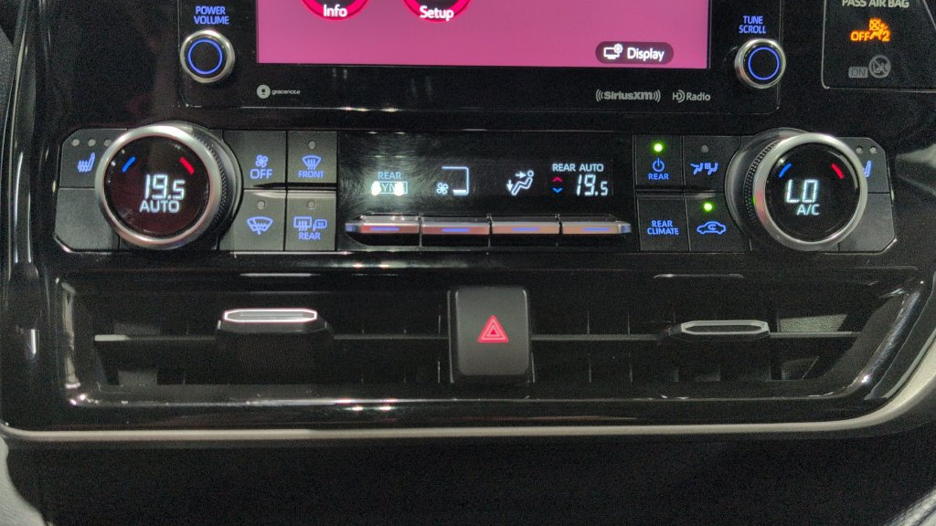 Used 2022 Toyota Highlander XLE AWD/4WD image 14
