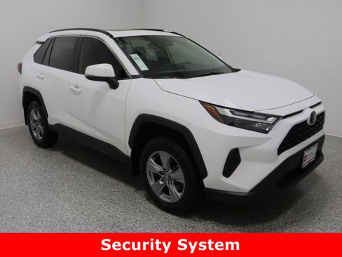 Used 2024 Toyota RAV4 XLE image 4
