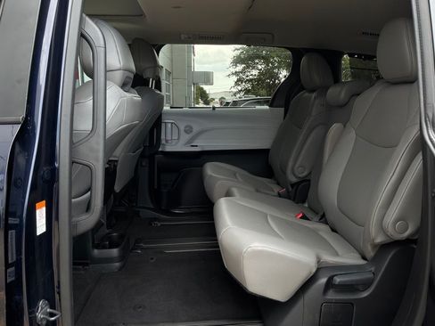 Used 2026 Toyota Sienna XLE FWD image 12