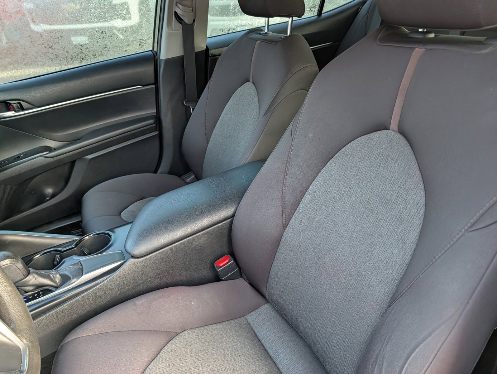 Used 2018 Toyota Camry LE FWD image 17