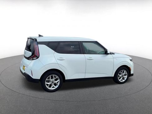 Used 2025 Kia Soul LX w/ LX Technology Package FWD image 12