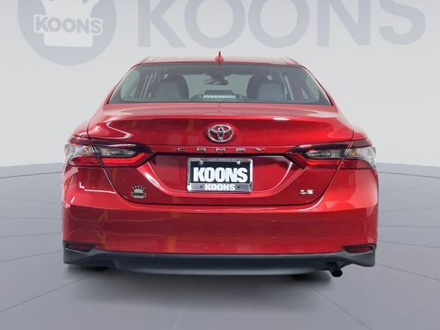 Used 2024 Toyota Camry LE image 5