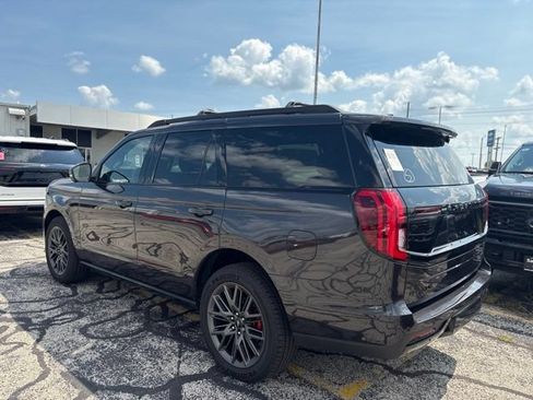 Used 2025 Ford Expedition Platinum w/ Stealth Performance Package AWD/4WD image 5