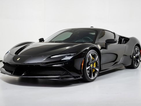 Used 2022 Ferrari SF90 Stradale image 12