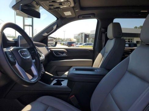 Used 2023 GMC Yukon SLT w/ SLT Luxury Package AWD/4WD image 17