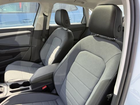 New 2026 Volkswagen Jetta SE FWD image 17