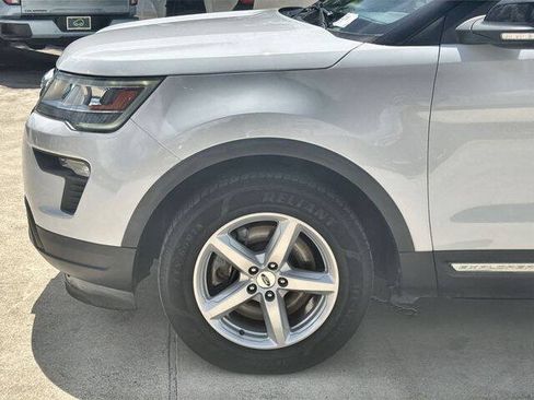 Used 2018 Ford Explorer XLT w/ Equipment Group 201A FWD image 32