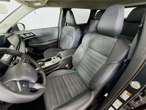 New 2026 Mitsubishi Outlander SE image 21