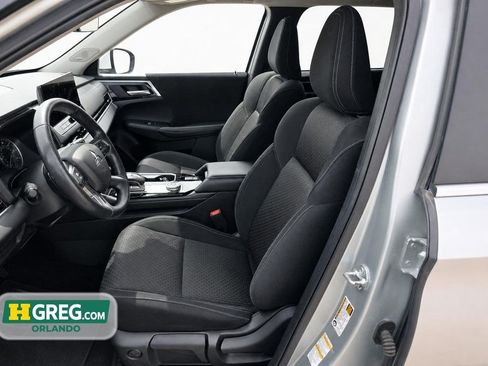 Used 2025 Mitsubishi Outlander ES FWD image 10