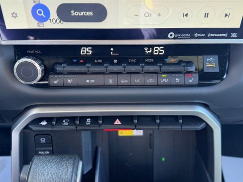 Used 2023 Toyota Tundra Platinum image 17