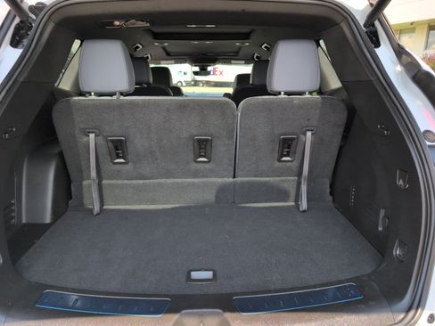 Used 2024 Buick Enclave Essence w/ Experience Buick Package FWD image 18