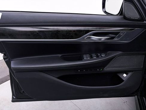 Used 2022 BMW 750i xDrive w/ Luxury Rear Seating Package image 20