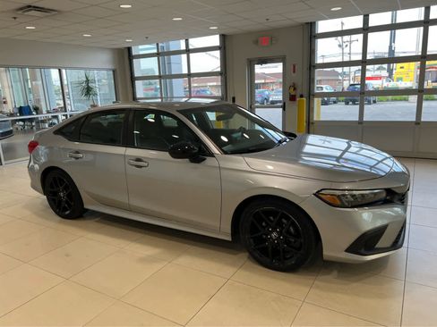 Used 2023 Honda Civic Sport image 1