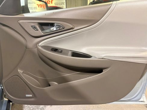 Used 2018 Chevrolet Malibu LT w/ Leather Package FWD image 22