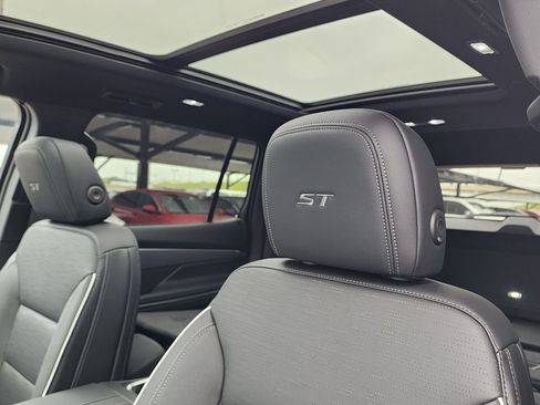 New 2026 Buick Enclave Sport Touring w/ Power Package FWD image 17