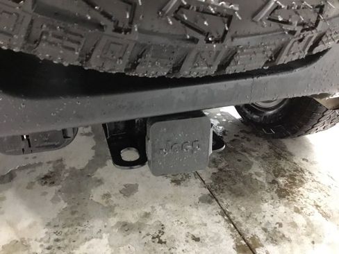 Used 2024 Jeep Wrangler Sahara w/ Technology Group image 15