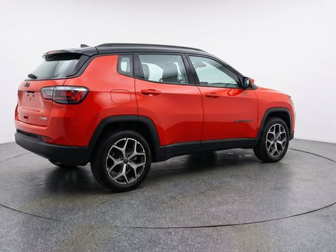 Used 2025 Jeep Compass Limited AWD/4WD image 9