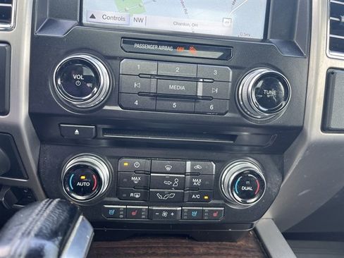 Used 2016 Ford F150 Platinum w/ Equipment Group 701A Luxury AWD/4WD image 27