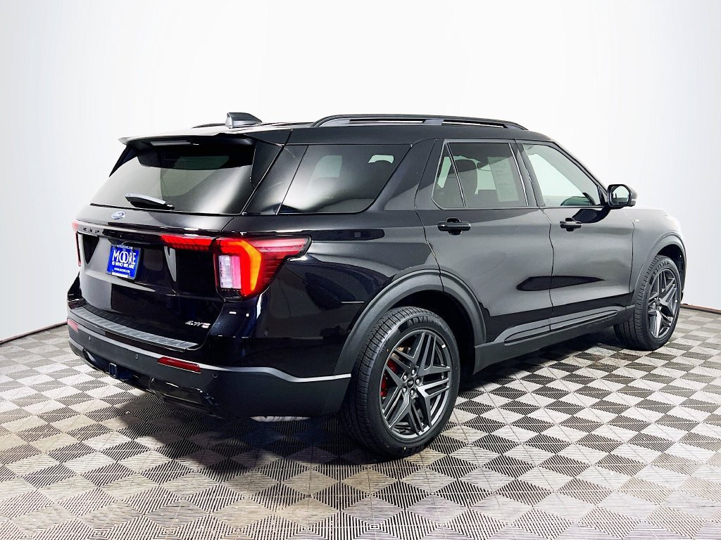 Used 2025 Ford Explorer ST-Line w/ ST-Line Street Pack AWD/4WD image 7