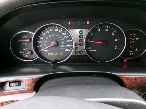 Used 2004 Toyota Land Cruiser image 19