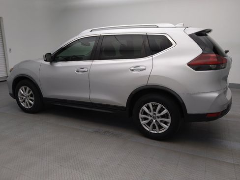 Used 2019 Nissan Rogue SV image 3