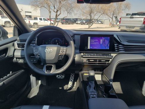 Used 2026 Toyota Camry SE w/ Convenience Package image 6