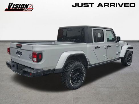 Used 2022 Jeep Gladiator Willys image 5