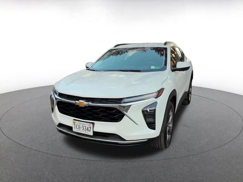 Used 2025 Chevrolet Trax LT image 7