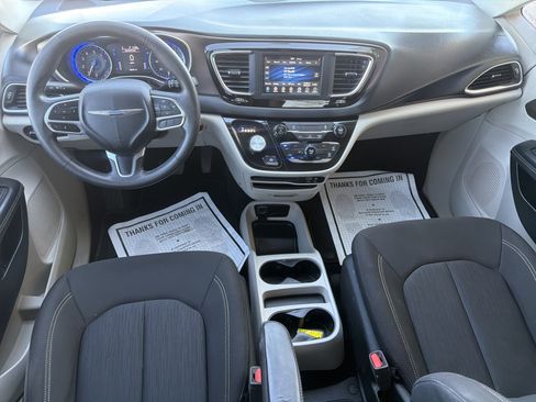 Used 2020 Chrysler Voyager LX FWD image 10