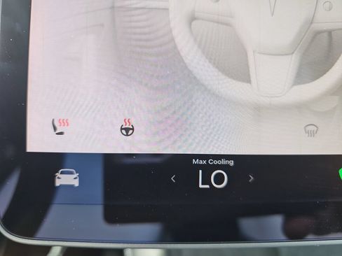 Used 2021 Tesla Model Y Long Range AWD/4WD image 18