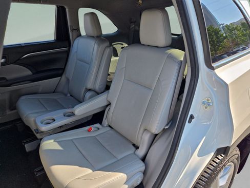 Used 2017 Toyota Highlander Limited FWD image 26