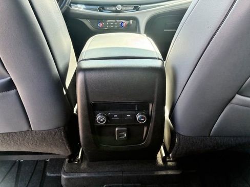 Used 2023 Buick Enclave Essence AWD/4WD image 20