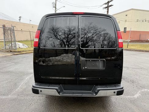 Used 2018 Chevrolet Express 2500 w/ Driver Convenience Package image 4