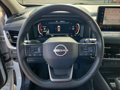Certified 2025 Nissan Rogue SL FWD image 17
