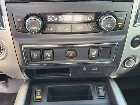 Used 2021 Nissan Titan SV w/ SV Convenience Package image 18