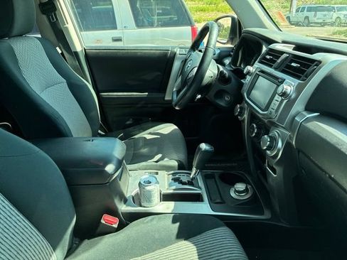 Used 2017 Toyota 4Runner SR5 AWD/4WD image 5