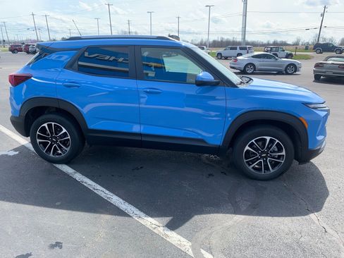 Used 2024 Chevrolet TrailBlazer LT w/ LT Cold Weather Package image 3