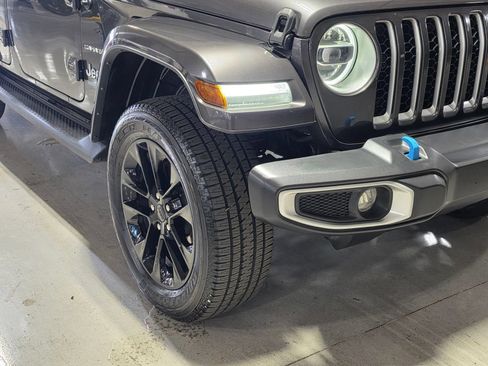 Used 2022 Jeep Wrangler Unlimited Sahara AWD/4WD image 10