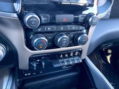 Used 2019 RAM 1500 Laramie image 31